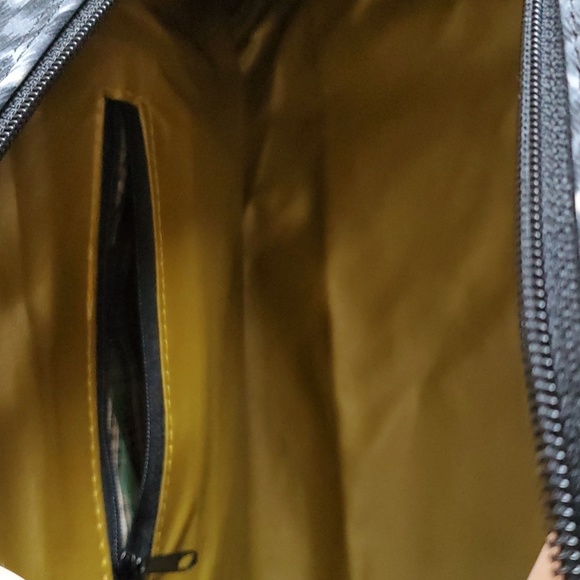 SMALL BOSTON BAG WITH SHOLDER STRAP ANIMAL PRINT - Picture 4 of 8